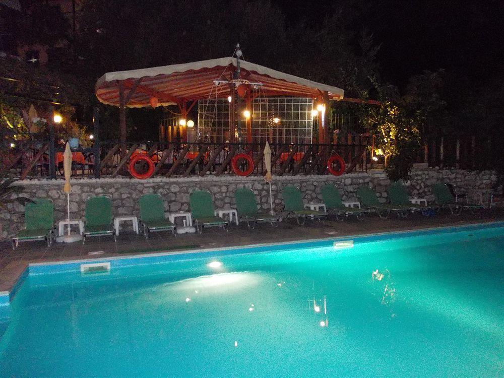 Aparthotel Argo Pool & Bar à Benitses  Extérieur photo