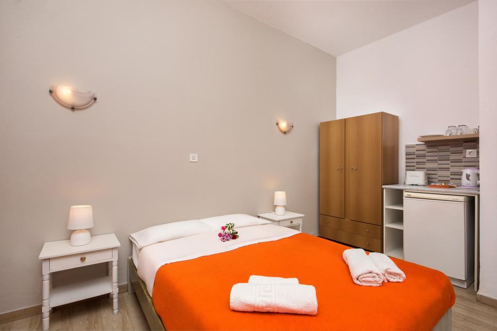 Aparthotel Argo Pool & Bar à Benitses  Extérieur photo